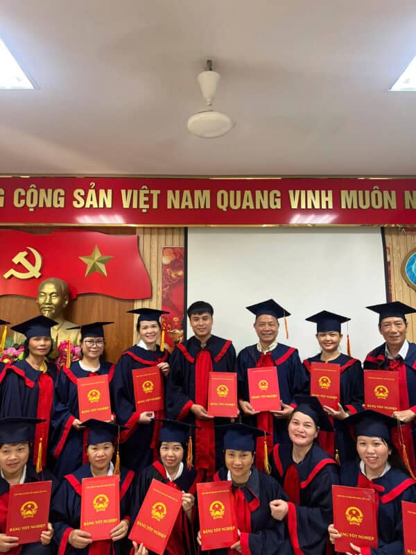 Lớp bào chế YHCT tốt nghiệp